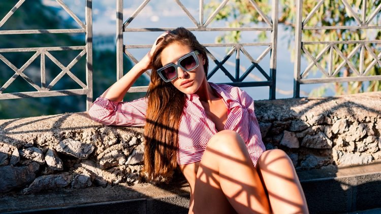 esseduesun's tweet image. Many many thanks for this editorial of @eyewearreview about #esseduesunglasses big #squaresunglasses, Ecstasy. 
"Big is definitely beautiful when it comes to #squareframes. This shape has re-emerged in 2019 with bold retro-inspired..."

eyestylist.com/2019/08/square/