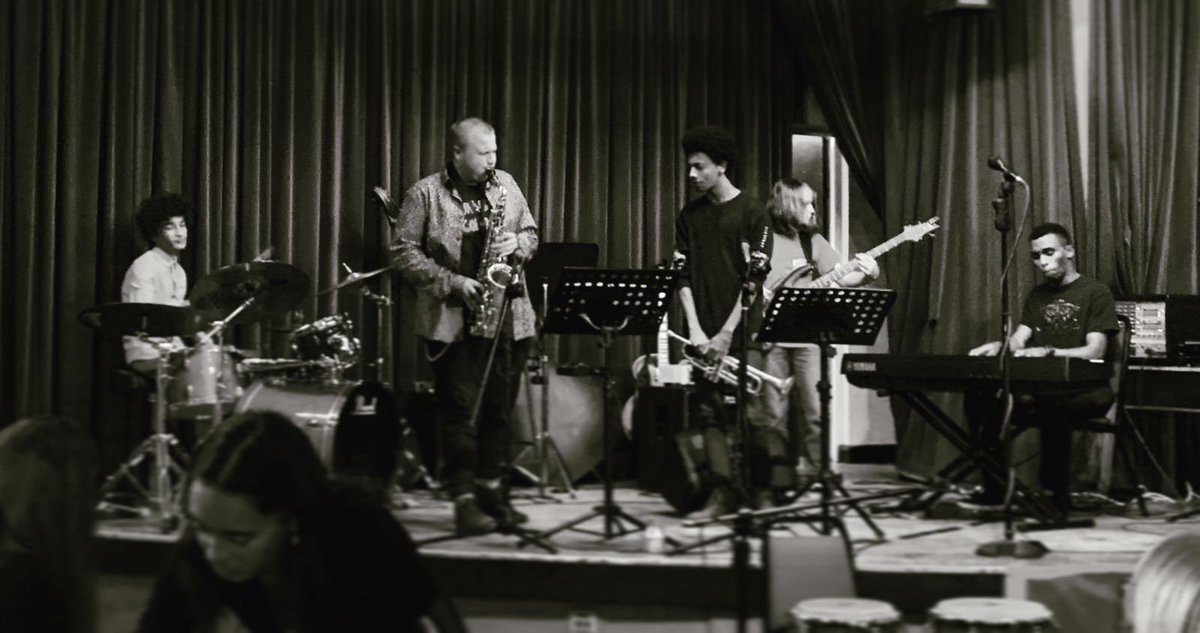 We all really enjoyed playing <a href="/SilvershineJazz/">SilvershineJazzClub</a> last night! Big shout out to Dougie who killed his first gig with us!