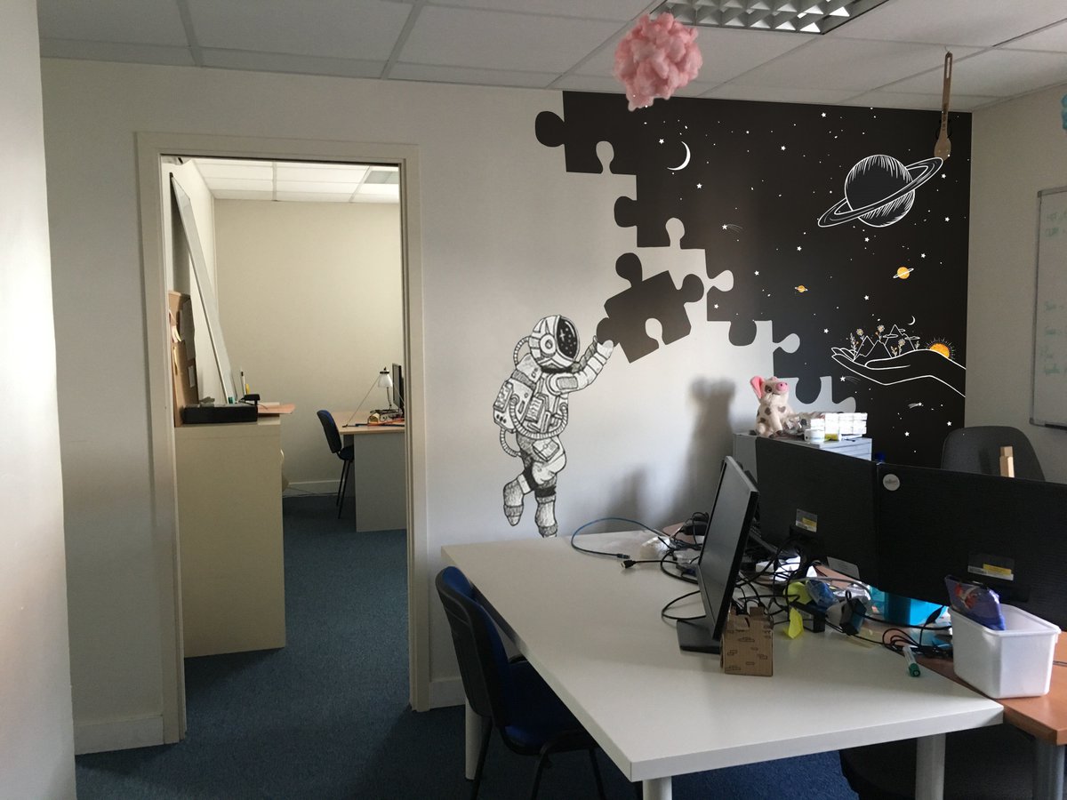 odiwi's tweet photo. Odiwi a pour projet de repeindre et de redécorer ses bureaux. Une ambiance, décalée, fun et agréable 😎🐙🥰 Nous avons hâte de mettre tout ça en place #octopus #Space #decoration https://t.co/Tq47aUIfnc