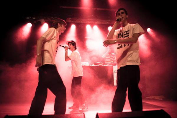 daMusic (@damusic) on Twitter photo In Eeklo kan je genieten van het <a href="/hrbkkrsfestival/">Herbakkersfestival - Eeklo</a> dit weekend met o.m. Reena <a href="/Reena_Riot/">Reena_Riot</a> @uberdope en #GodDethroned.
damusic.be/dossier/herbak… In Eeklo kan je genieten van het <a href="/hrbkkrsfestival/">Herbakkersfestival - Eeklo</a> dit weekend met o.m. Reena <a href="/Reena_Riot/">Reena_Riot</a> @uberdope en #GodDethroned.
damusic.be/dossier/herbak…