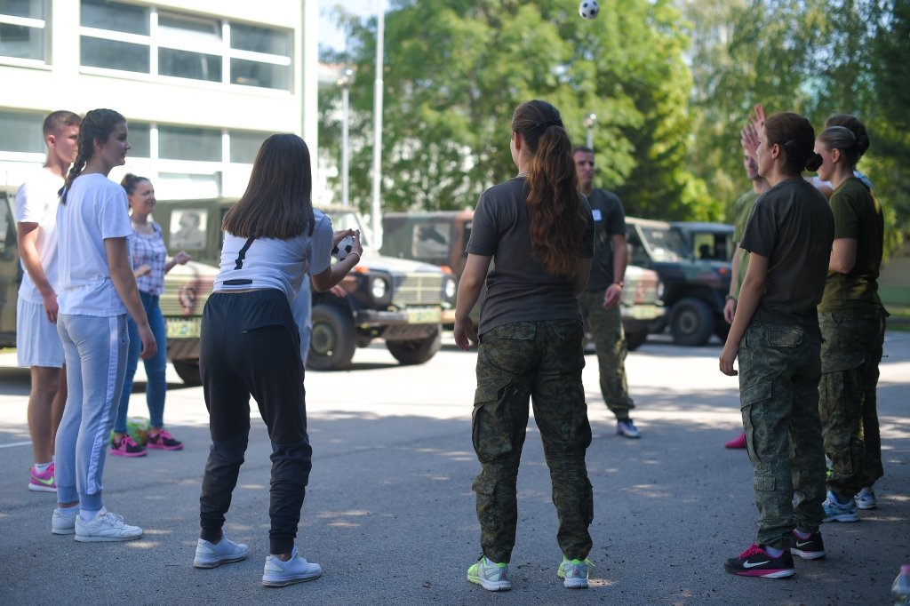 Rrustem_Berisha's tweet photo. #KosovoSecurityForce Civil Operations Company with #EmpowermentThroughPlay program participants of the youth #NGO “Play2Educate” in #Mitrovica yesterday. 

Our military is truly – for the people and by the people. https://t.co/f3cw73UkbH