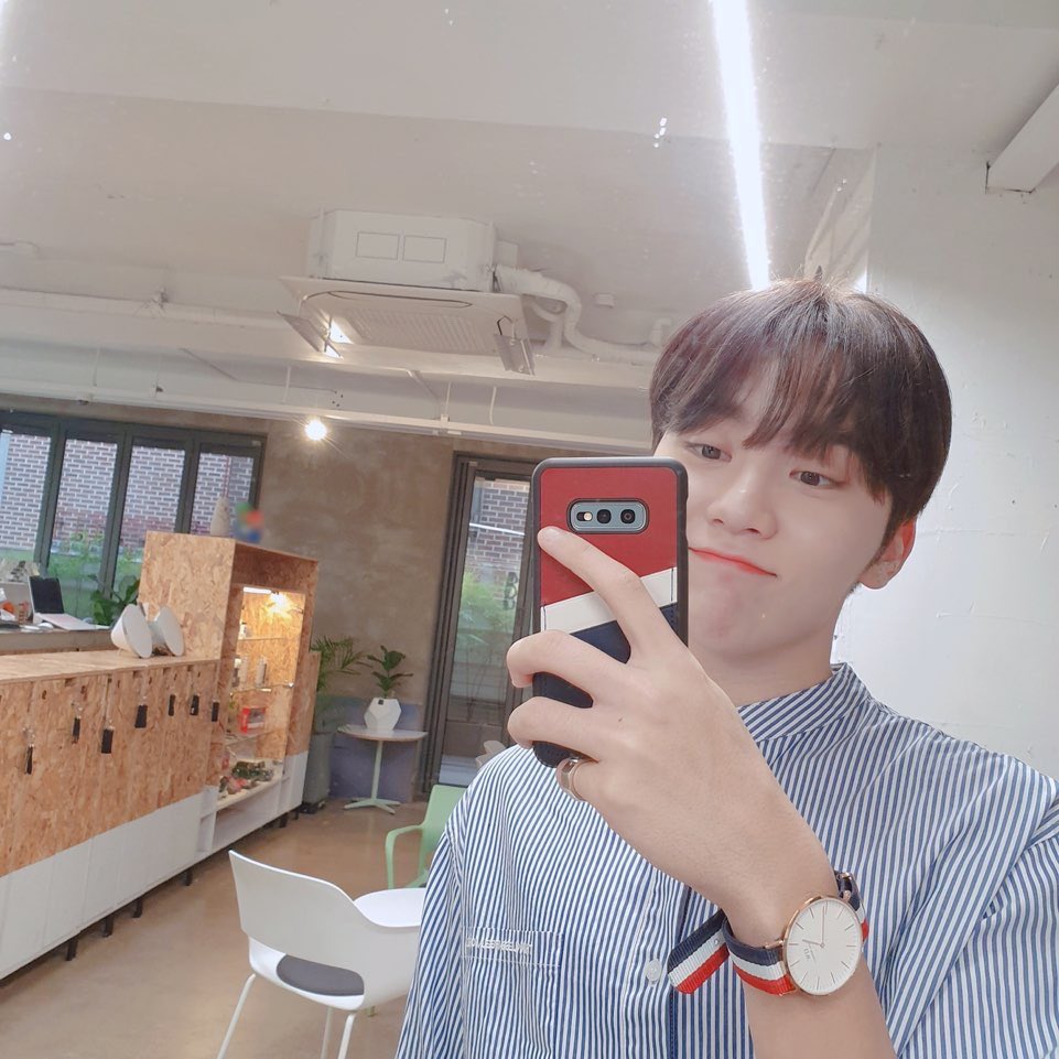 incorrectboo's tweet photo. seungkwan said he'll make pledis_17 ➡️ pledis_boos if pledis won't lift the ig ban https://t.co/LGpNk8dsnG