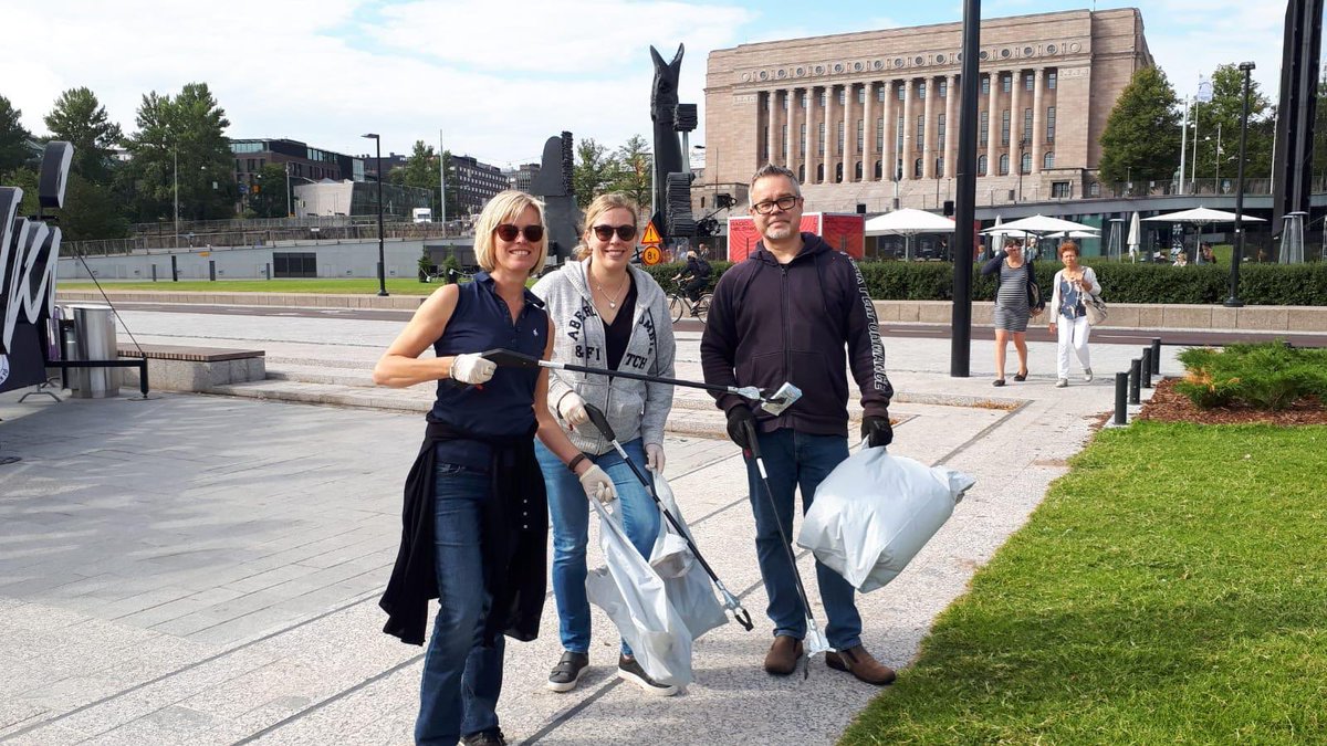 KPMGFinland's tweet photo. Tänään 200 KPMG-vapaaehtoista 7 paikkakunnalla siivoaa puistoja, ulkoilee vanhusten kanssa, lajittelee lahjoitustavaroita tai antaa muilla tavoin työaikaansa hyvään tarkoitukseen. #KPMGvolunteers https://t.co/3eyEHdVrTQ