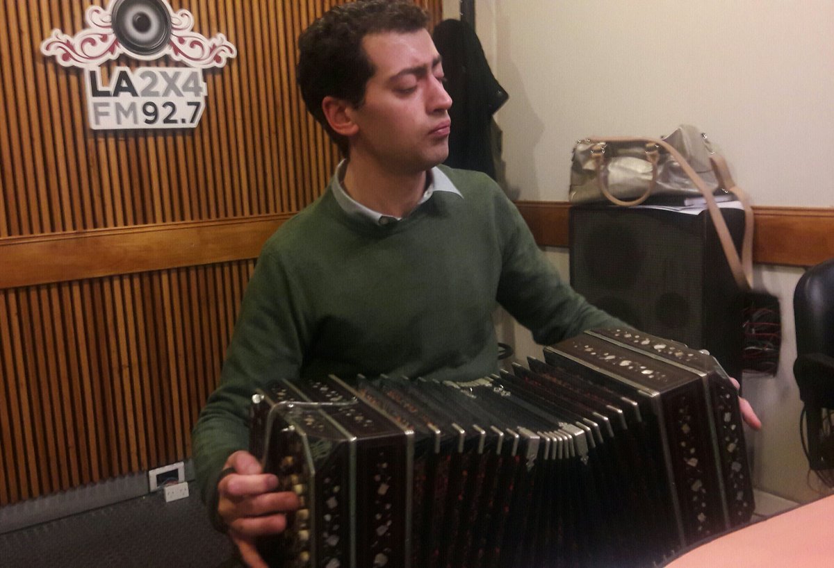 luistarantino's tweet photo. Esta mañana en #ElArranque de @la2x4 desde las 9 hasta el mediodia presentamos a #GabrielMerlino en el #BATango @anibaltroilo @deRadios @ArgtTANGO @Musica_BA @pereyradetangos @GabrielMerlino3 @HugoPalamara @TangoVia_BA @roberruti @UsinadelArte @juan_fabbri @FestivalesGCBA https://t.co/29ni5SEEeQ