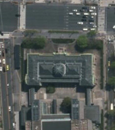 日本銀行本店を上から見ると円に 見えるのは有名な話ですが、 実は昔