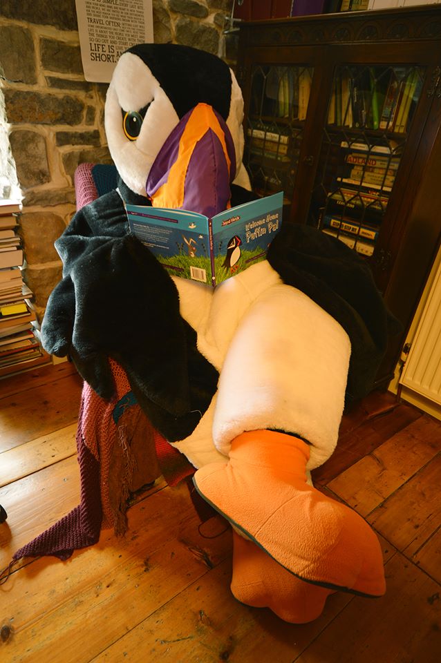 WildFriendsClub's tweet photo. @skomer_island @SkokholmIsland @lizziewilberf @WTSWW @TheBirdfair Aw, thanks guys! Puffin Pal says hi (and you thought he spent his winters at sea 😉) Have a great @TheBirdfair @lizziewilberf and @wtsww https://t.co/MJZoDkKlj3 https://t.co/bZTImNz2FH