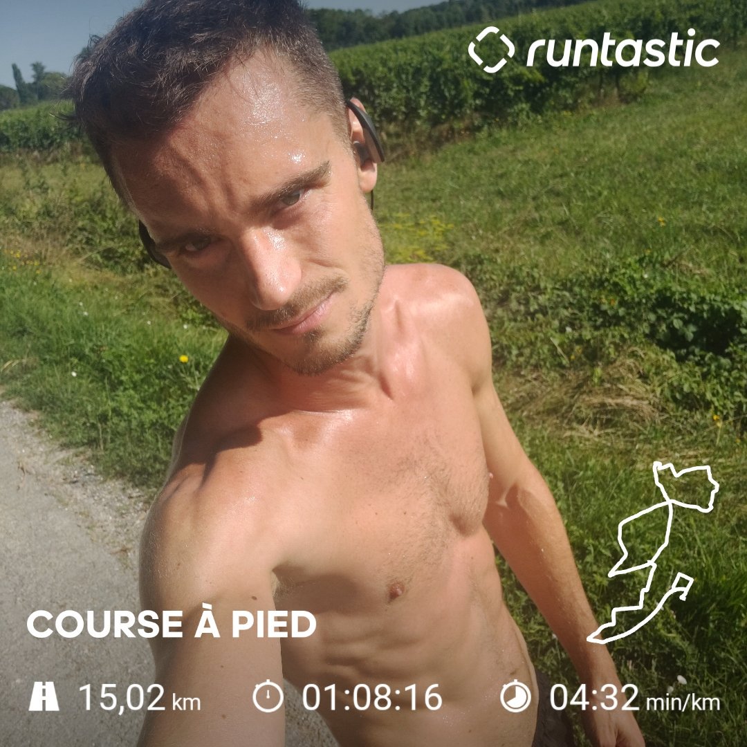 matthieu714's tweet photo. Dernier run à Bordeaux. Petite foulée pour profiter du parcours, entre forêt et vignoble 🏃♂️☀️🌳 #RunningMan #Motivation #Runtastic #MoveItChallenge https://t.co/4la9bPmArf