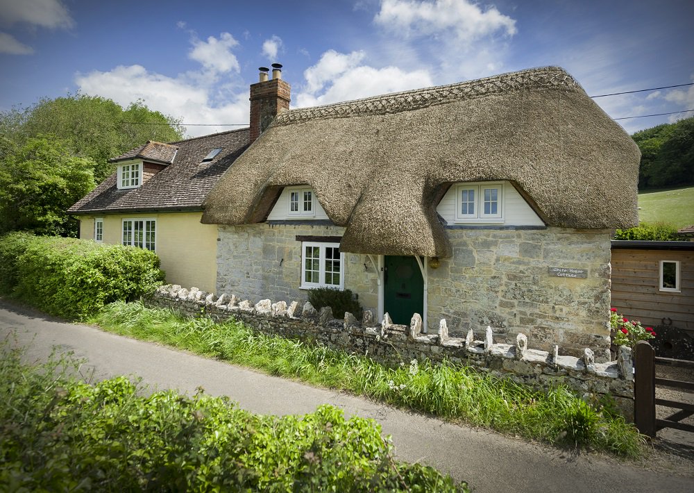 GlazeriteLtd's tweet photo. Are your customers looking to upgrade their windows in period properties or townhouses? The R9 system offers the perfect solution due to its 19th century traditional design. #R9 #R9Windows #Residencecollection @residence9 

https://t.co/cqCJ2ugXPm https://t.co/iLLzLp5Ggz