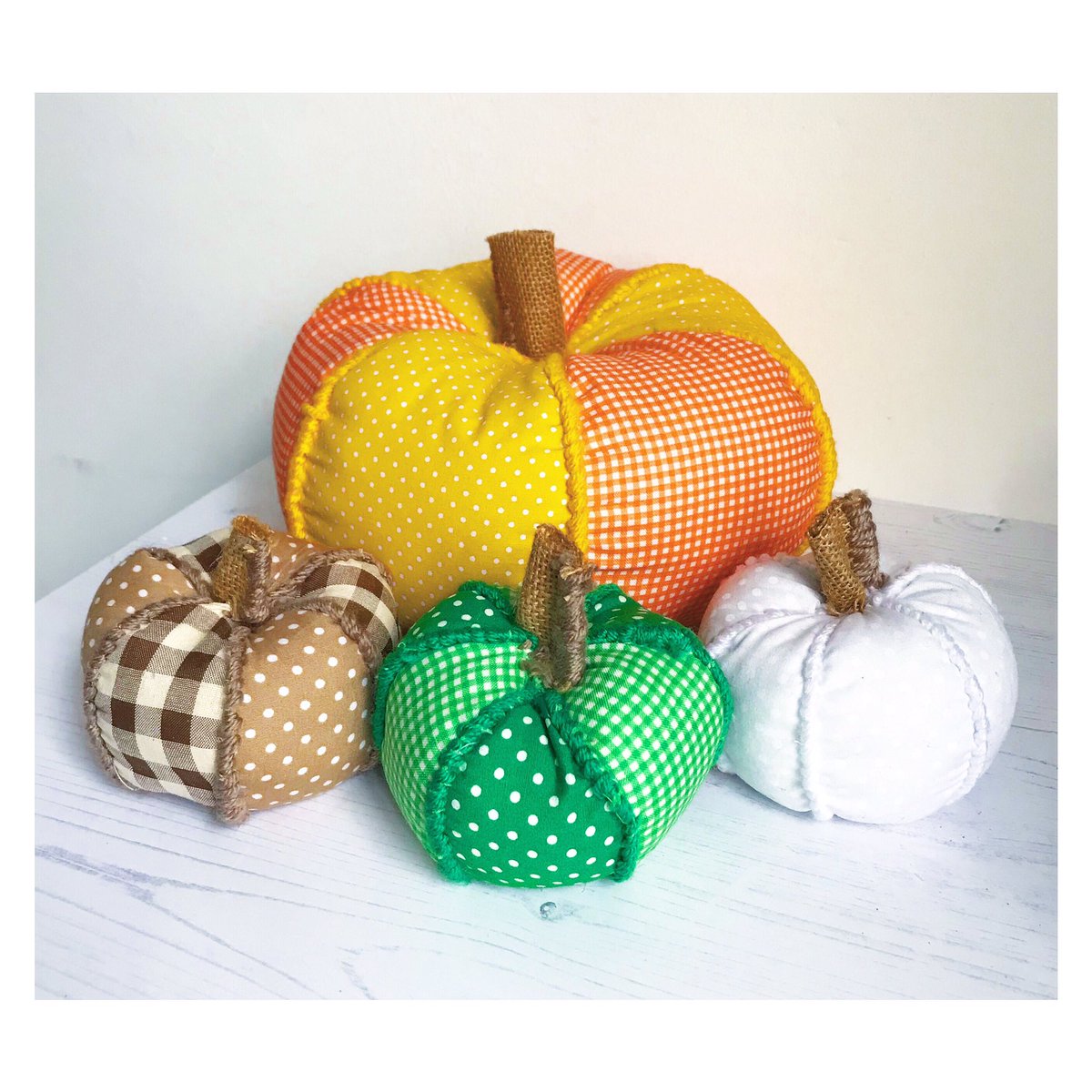 BakedBeanBaby's tweet photo. Morning loves! I’ve been in pumpkin making heaven this week in and around your lovely orders. How about this selection for a lovely Autumnal feel 🍂🎃 pumpkins will be available to buy from 1st September! 😘
https://t.co/dIU2zOCoHi 
#pumpkinpatch #fabricpumpkins #auntumnfeels https://t.co/4bvUJlI2VY