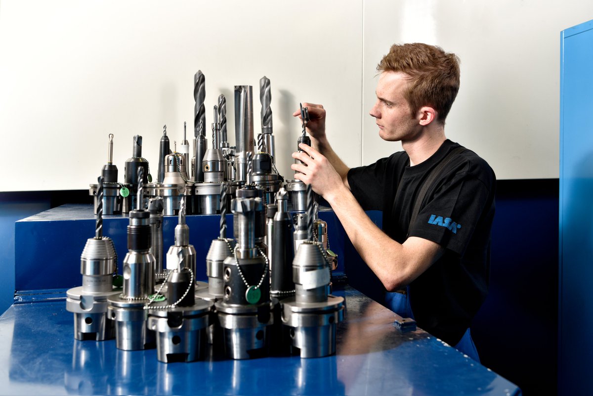 Wie sind Spezialisten in der Bearbeitung von verschiedenen Maschinenbauteilen und bieten ein breites Leistungsangebot an im Bereich Fräsen, Drehen, Bohren, Schleifen und Montage. 

Wir unterstützen Sie bei der Realisierung Ihrer Ideen. iasa-ag.ch