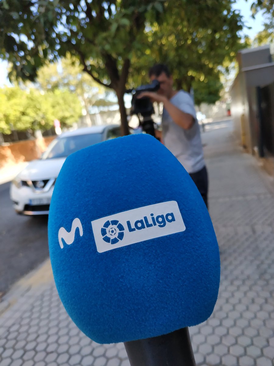 Calleti_Antonio's tweet photo. Día de estreno con el #MicroAzul de la @casadelfutbol @MovistarPlus
¡Ya no queda nada. Arrancamos @LaLiga! 🎤📺⚽ https://t.co/wLEKU66sDm