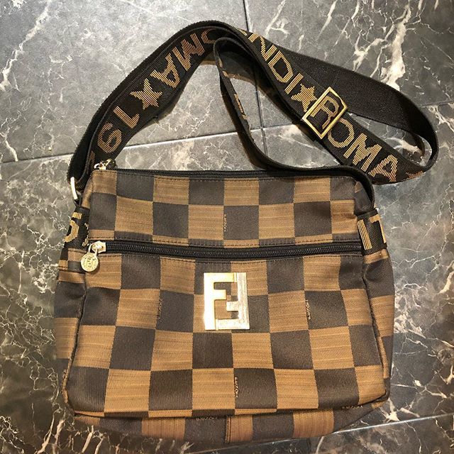 House_of_OUCH's tweet photo. FENDI Roma1925
-
-
-
-
#houseofouch #oldfendi #vintagefendi #90sfashion #オールドフェンディ #roma1925 #ヴィンテージフェンディ #福岡古着 https://t.co/XvCH1QWQRu https://t.co/HyvKUoF1Le