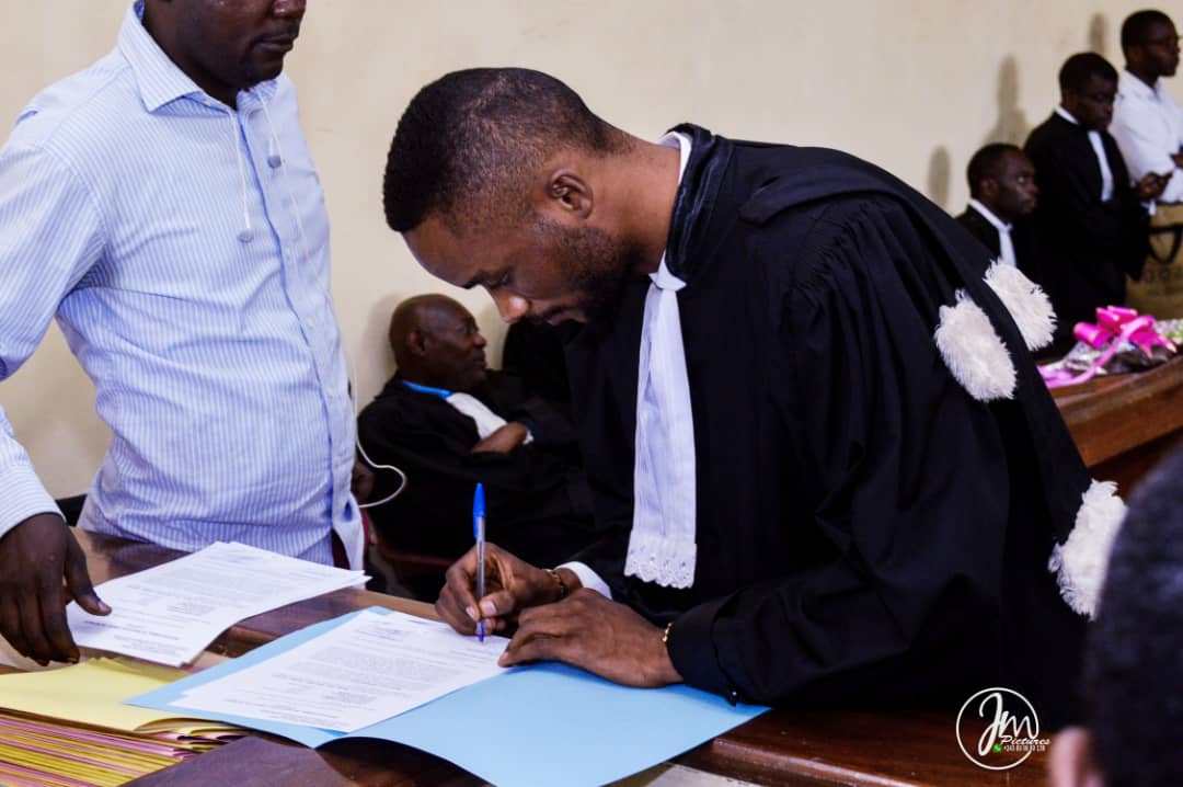 beya_vince's tweet image. Serment renouvelé
Le désormais Me Vince Tshisabi Beya, avocat inscrit au tableau de l'ordre des avocats du Barreau près la Cour d'appel de la RDC, au Kongo-central (Matadi) 
#cursushonorum
#admaioranatussum
#glorytotheGod
#barreaudeKongocentral
#presidenceRDC