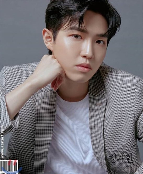 아니 사람이 어떻게 이렇게 사진을 찍을수가 있어 정말로???!!?? 진ㅉㅏ인생샷인데! ㅠㅠㅠㅠㅠ 나죽어쓰 
a whole definition of VISUAL SHOCK😭