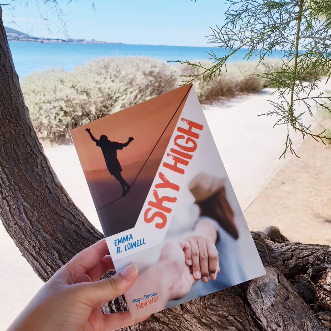 eloradana23031's tweet photo. 🧗‍♀️SKY HIGH🧗‍♂️
•
Hello tout le monde,
Aujourd'hui, je vous parle du roman [Sky High] de @emmarlowell paru aux éditions @HugoNewWay
https://t.co/25c1okMLjI
•
L'AVEZ-VOUS LU ? (Vous pouvez retrouver mon avis en intégralité sur le blog). #hugoroman #hugonewway #emmarlowell #skyhigh https://t.co/2pUhmNF6U4