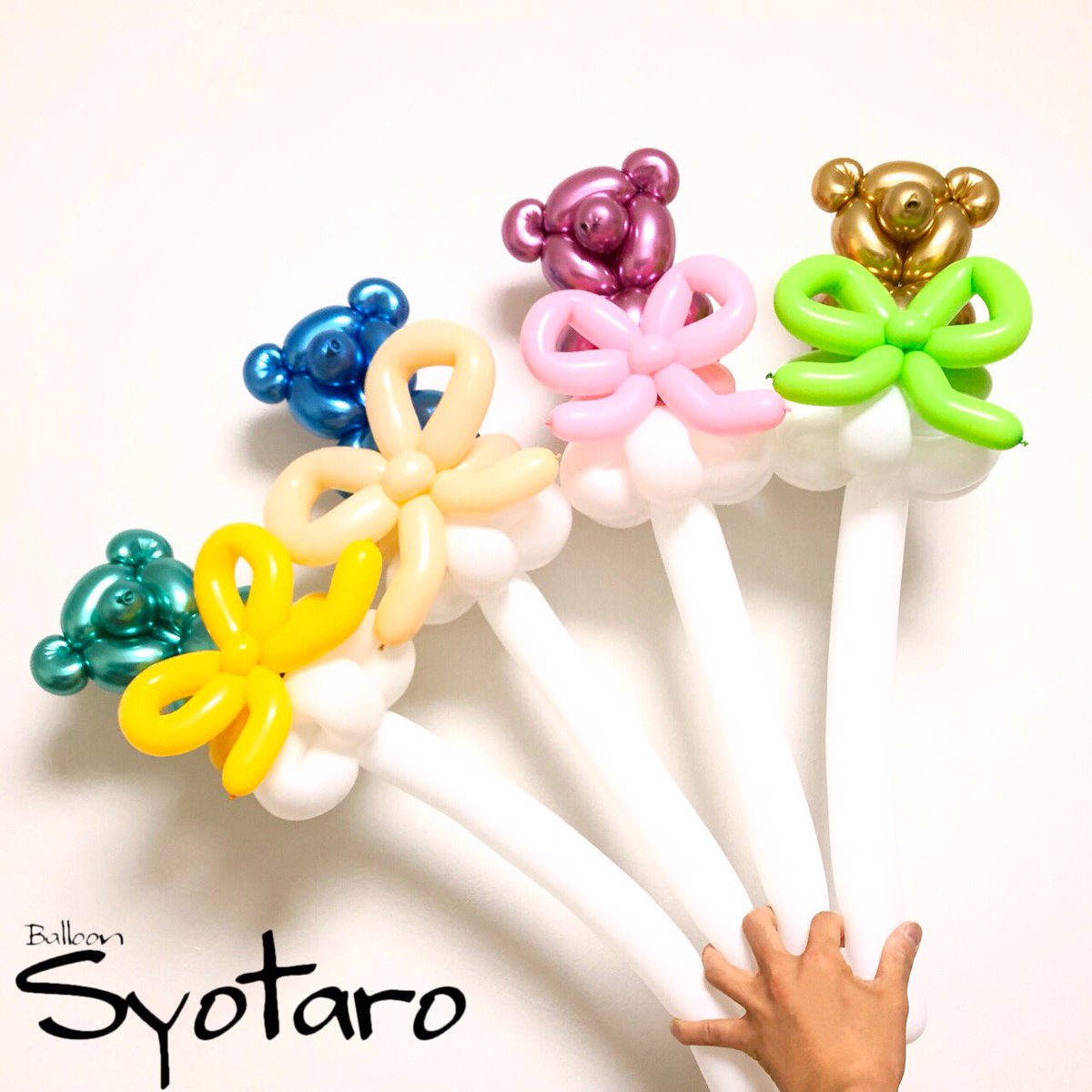 balloon_syotaro's tweet photo. 🎉Party Bash BALLOON🎉
[Let’s Wear]
[Play More]
[Truly Glitter]

雲の上���キラキラクマさん

#partybashballoon
#キラキラ風船のクマさんたち
#バルーンアート
#パーティーバルーン https://t.co/UEli0b7Oaj