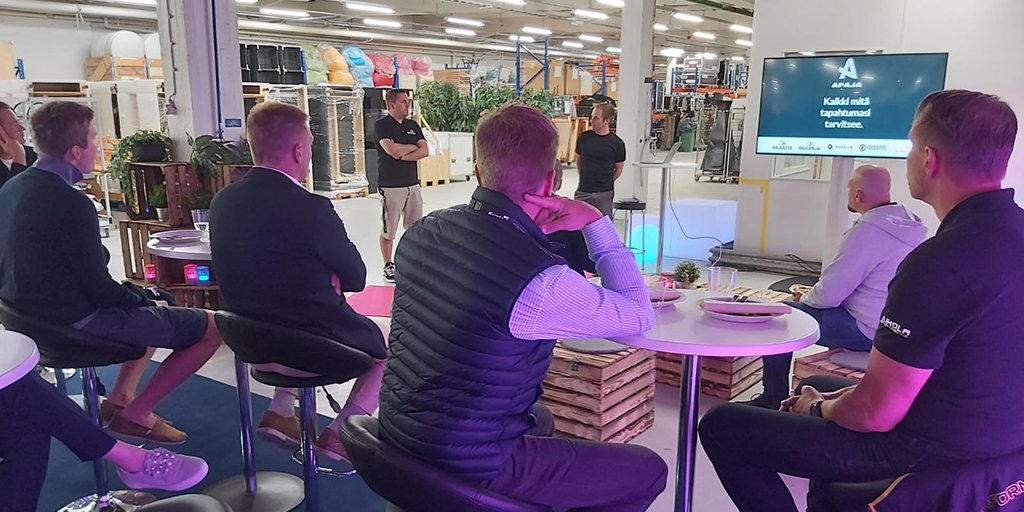 TPSjalkapallo's tweet image. Kesälomat ohi ja TPS Pronetworkin pyörät pyörivät taas! Tänään verkostoiduttiin Casual Friday Lunchin merkeissä, kiitos @RajuLiveOy isännöinnistä! 

#FCTPS #Ykkönen #Pronetwork #SportsBiz