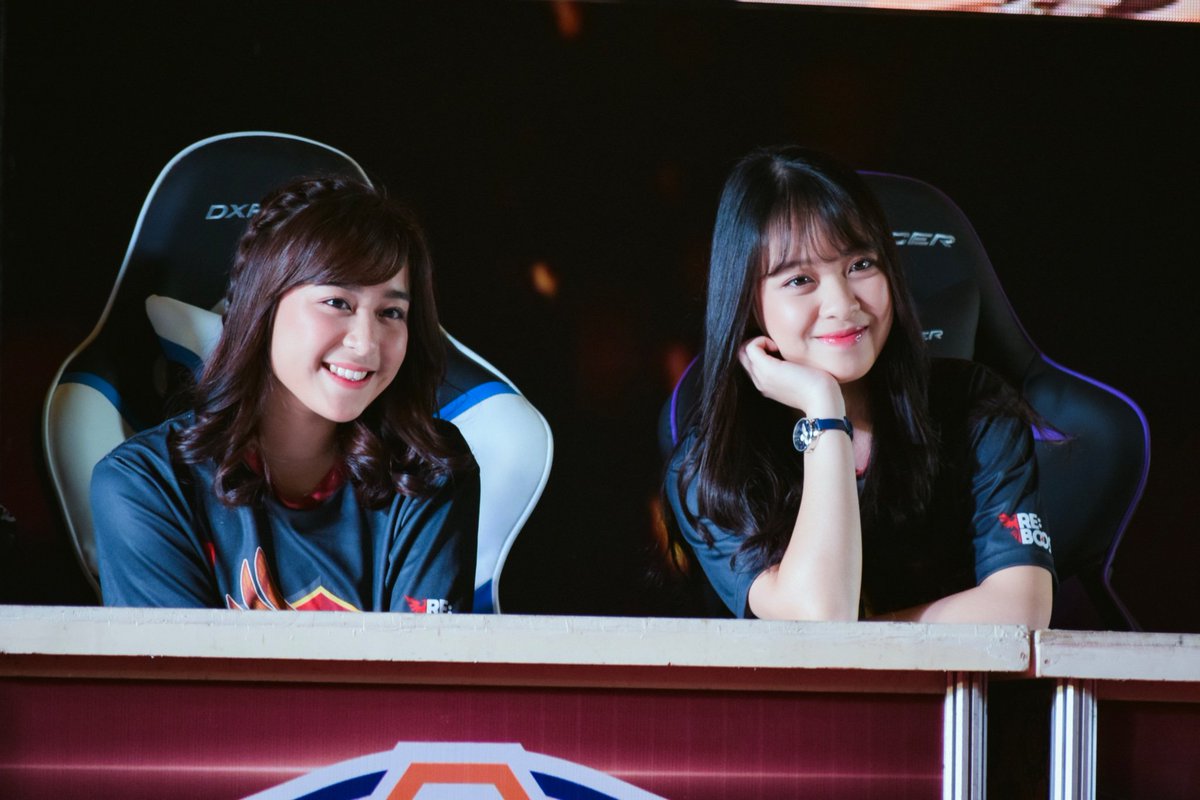 jenengku_aslam's tweet photo. 20190810 / @S_AngelJKT48 x @R_AninJKT48 / #KAIESPORT EXHIBITION at JEC https://t.co/56BX13Bqcp