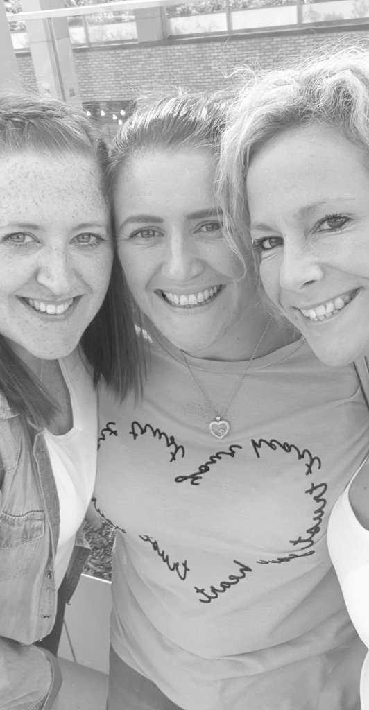 MissKDavey's tweet photo. The best few daya away with @carlyhennessey and @caztorr #Besties #DistanceIsNothing https://t.co/49nM0xoykO
