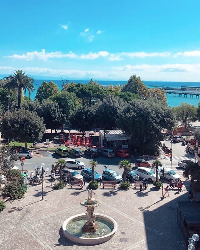 Ylenia_F's tweet photo. Holidays in a week 😻😻😻🇮🇹 can’t wait 🍹☀️ https://t.co/NOlEs39sht