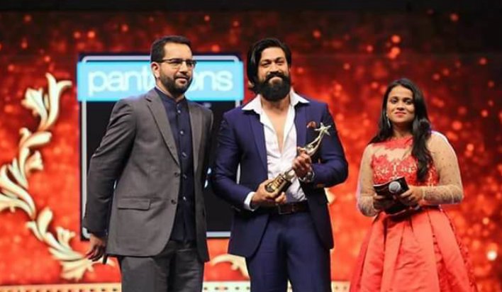 publicmusictv's tweet photo. ಯಶ್ ಮುಡಿಗೇರಿದ ಸೈಮಾ ಅತ್ಯುತ್ತಮ ನಾಯಕ ನಟ ಪ್ರಶಸ್ತಿ
https://t.co/qAIb0qF72C
#RockingStarYash #SIIMA #SIIMABestActor #Sandalwood #KGF https://t.co/Nd3Ef1jSG9