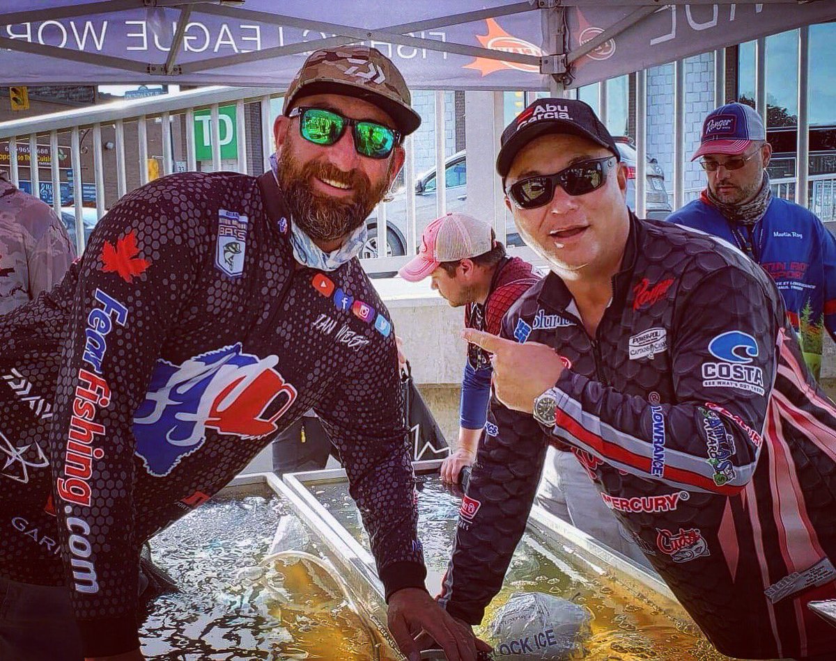 ianwestBLO's tweet photo. #itnevergetsold running into Mr Izumi!! From the first time I met him as a kid at the lift locks in #peterborough to each time we cross paths waiting to weigh in!! Day 2 of @flwcanada is about to start #goodluckbob #everyonehasheros #fearfishing #letsdothis https://t.co/Bydna4E9E6
