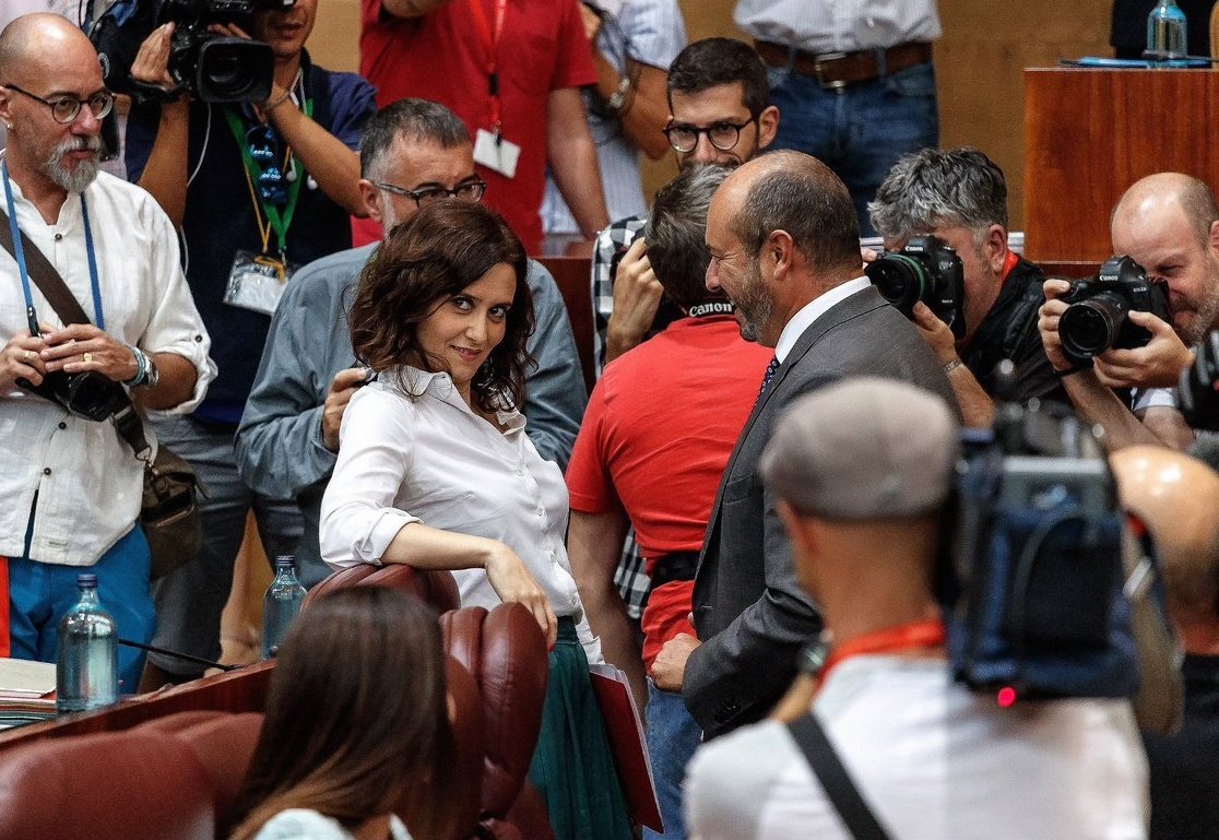 Mungikoa's tweet photo. Ahí viene el diputado de VOX, actúa normal... https://t.co/PLUGMREUwc