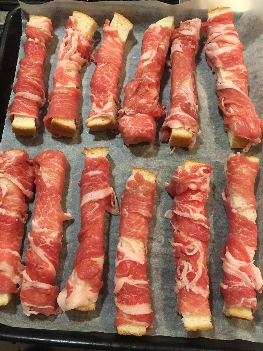 豚バラの脂をパンに吸わせたら旨いに決まってる！！
