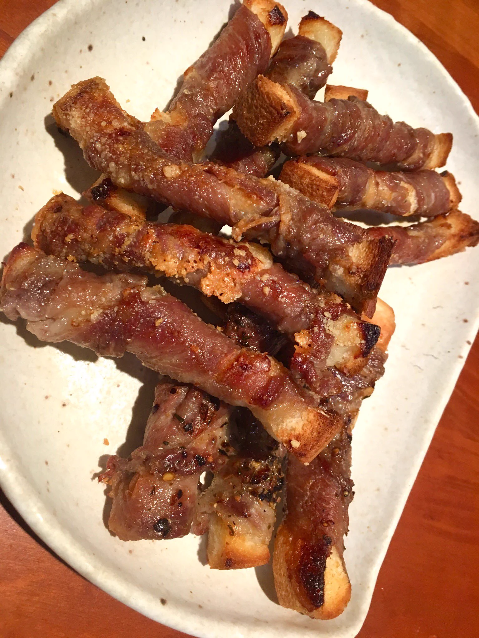 豚バラの脂をパンに吸わせたら旨いに決まってる！！