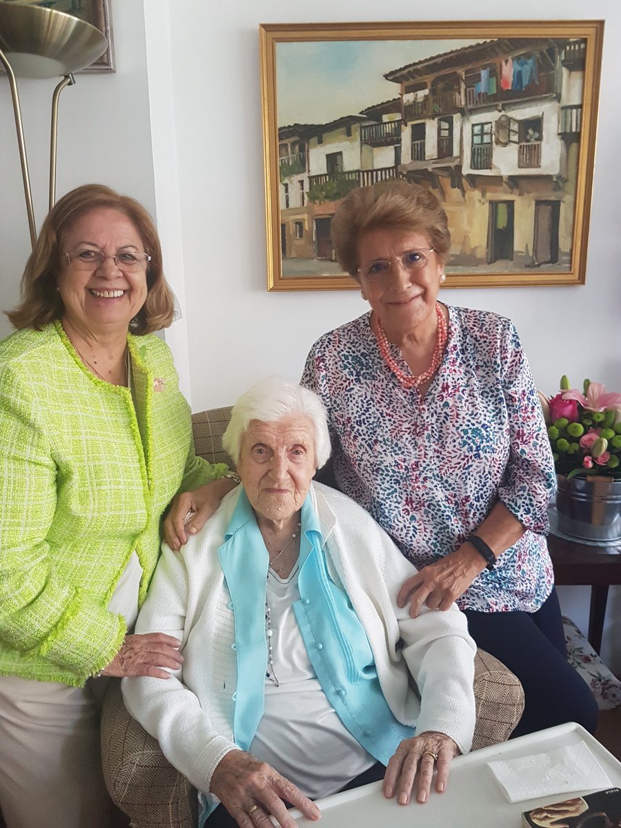 FELICIDADES POR TUS 100 AÑOS  CHARO ARANETA!
Cuanto hemos aprendido contigo!!!
Gracias siempre!!!