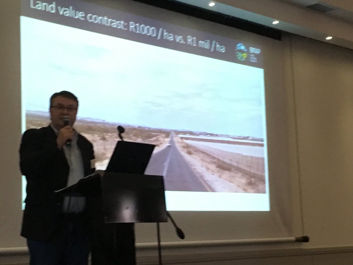 Mmmatlou_Kalaba's tweet photo. Mr Sean Walsh of #KaapAgri formerly closed the #bfap2019 baseline, the #WCDoA leg. @BFAP6, @AgEconUP1 #16yearsofresearchexcellence https://t.co/nnlqOtkx6s