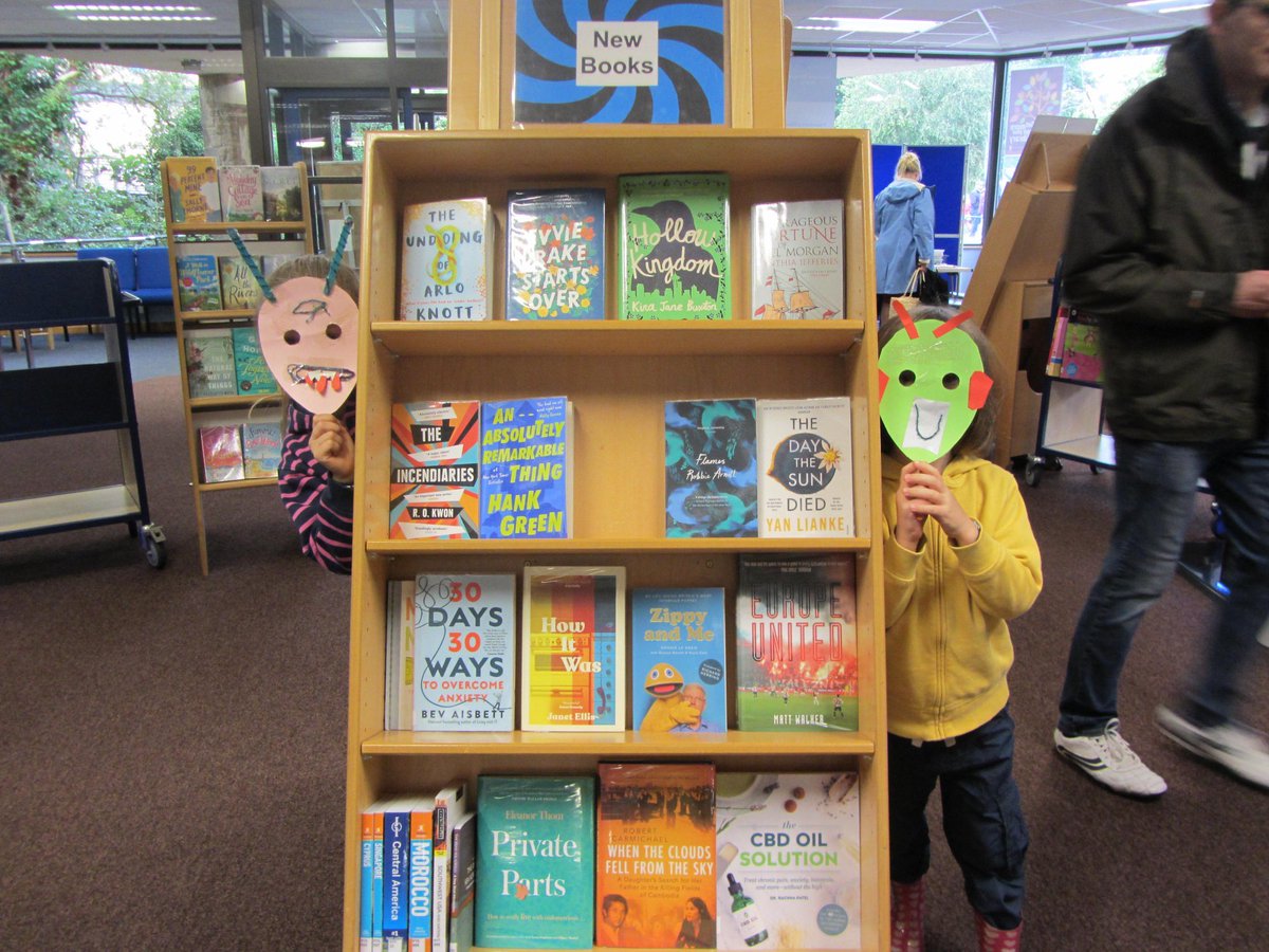 SomersetLib's tweet photo. Look! #FromeLibrary was overtaken by aliens on Wednesday! We all had great fun making these alien masks, see https://t.co/TPdv0BRsgQ for details of other events to come #SpaceChase @readingagency  #SummerReadingChallenge https://t.co/YJjB5y0Lfr