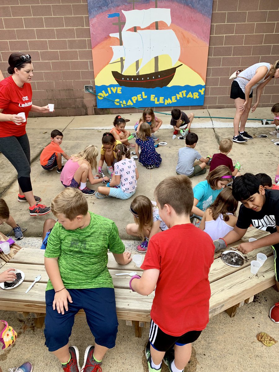 msferreira6's tweet photo. It is garden time @OliveChapelElem we kicked off the fall season by testing the soil Ph! Our young gardeners did an awesome job! @RuthSteidinger @STEM_WCPSS @ApexPSF #backyardlearning #naturalcuriosity #STEMrocks #kidsarethefuture https://t.co/rLaMs74dgC