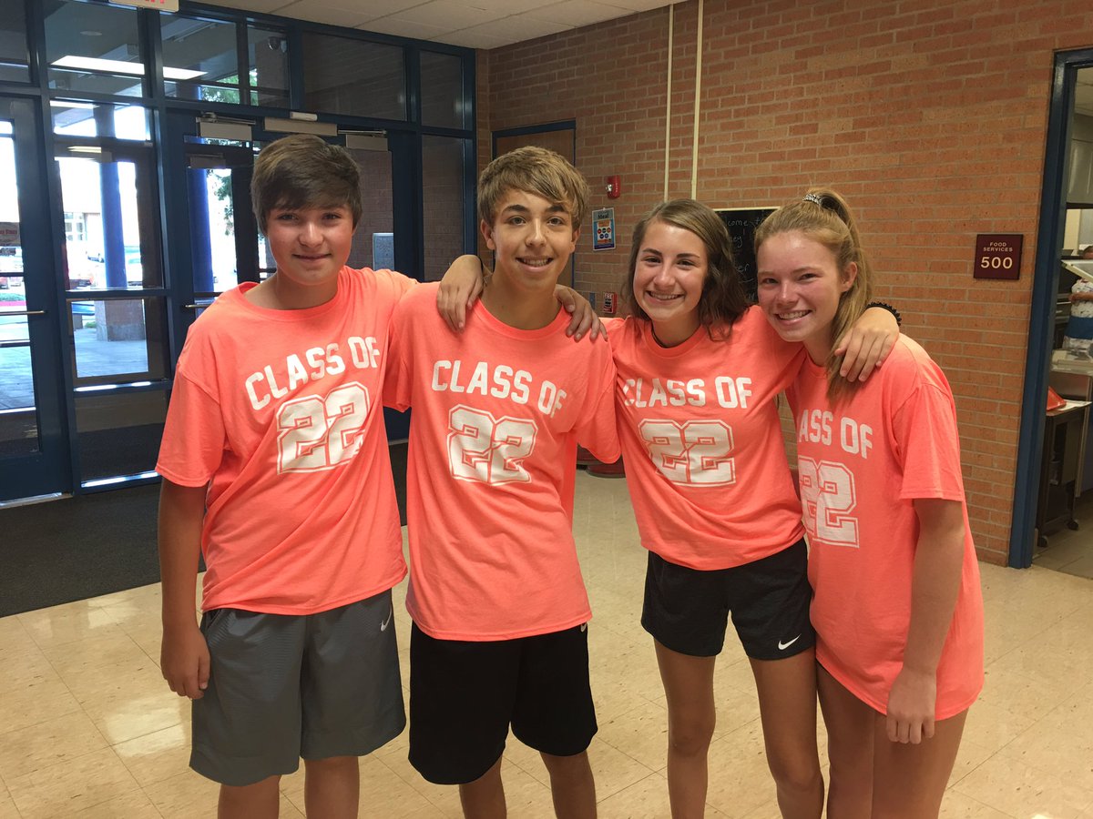 CheneyStuCo's tweet photo. What a fun way to do the second day of school...Class T-shirts!! #classshirts #yeet #classcolors #cardinalpride #newyearnewus https://t.co/bucka9eosc