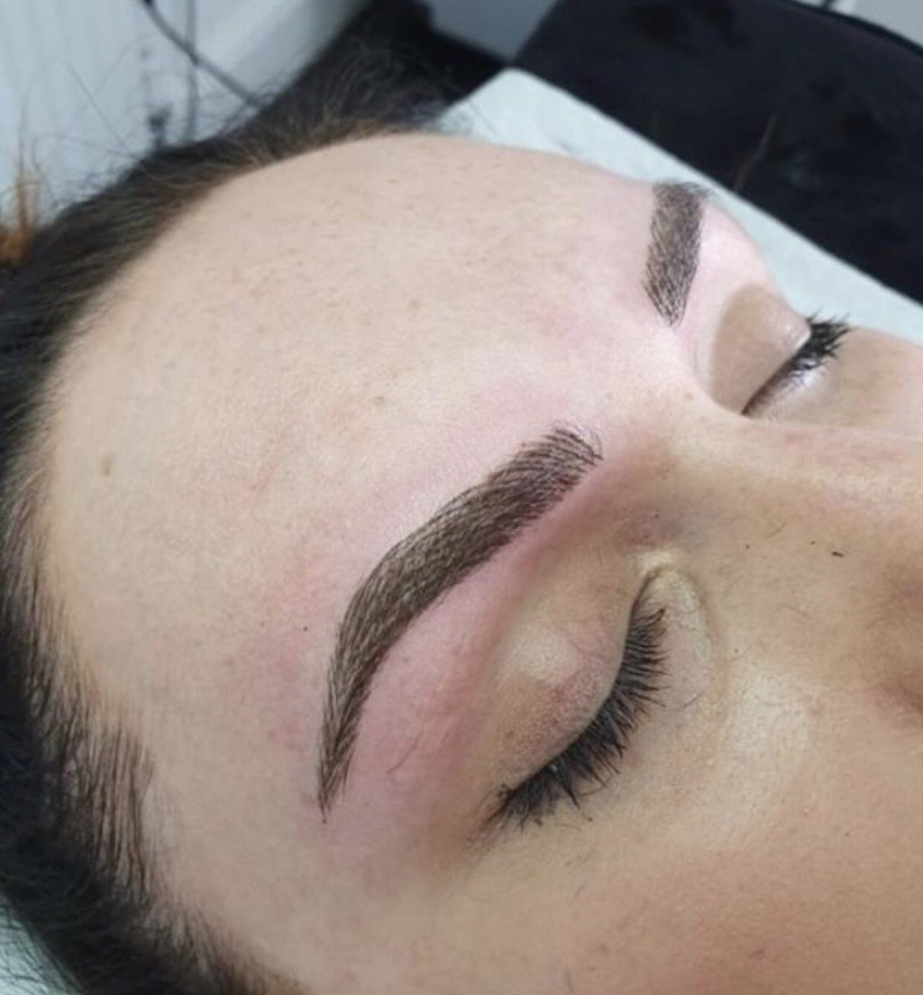 bundleofchaos_'s tweet photo. Is micro blading worth it? https://t.co/vYw4ps9KKV https://t.co/foeIzpT6Rb