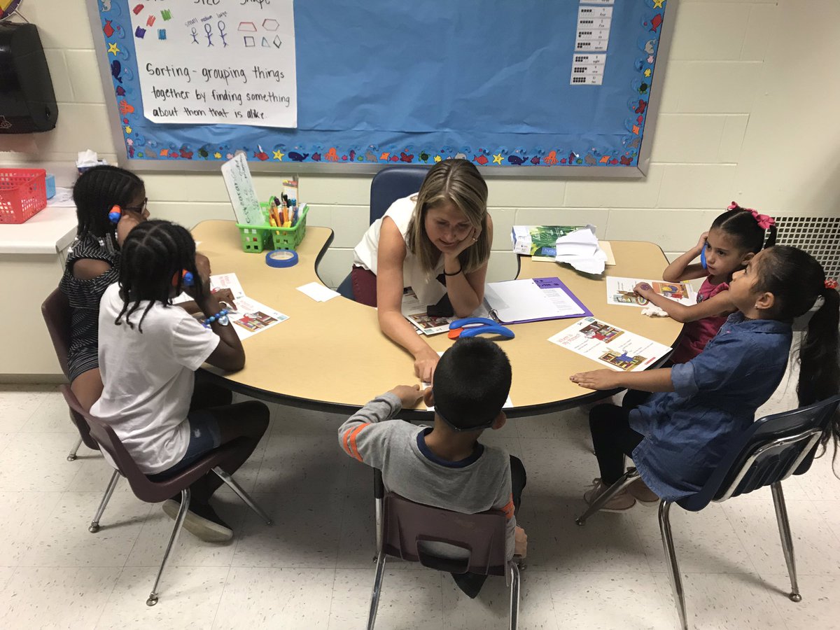 Lovethekids16's tweet image. Guided Reading at its best! Look at our Panther Reading machines!#readingiskey #smallgroupmagic #werise @FallingCreekES @Lovethekids16 @PJohnsonElemEd