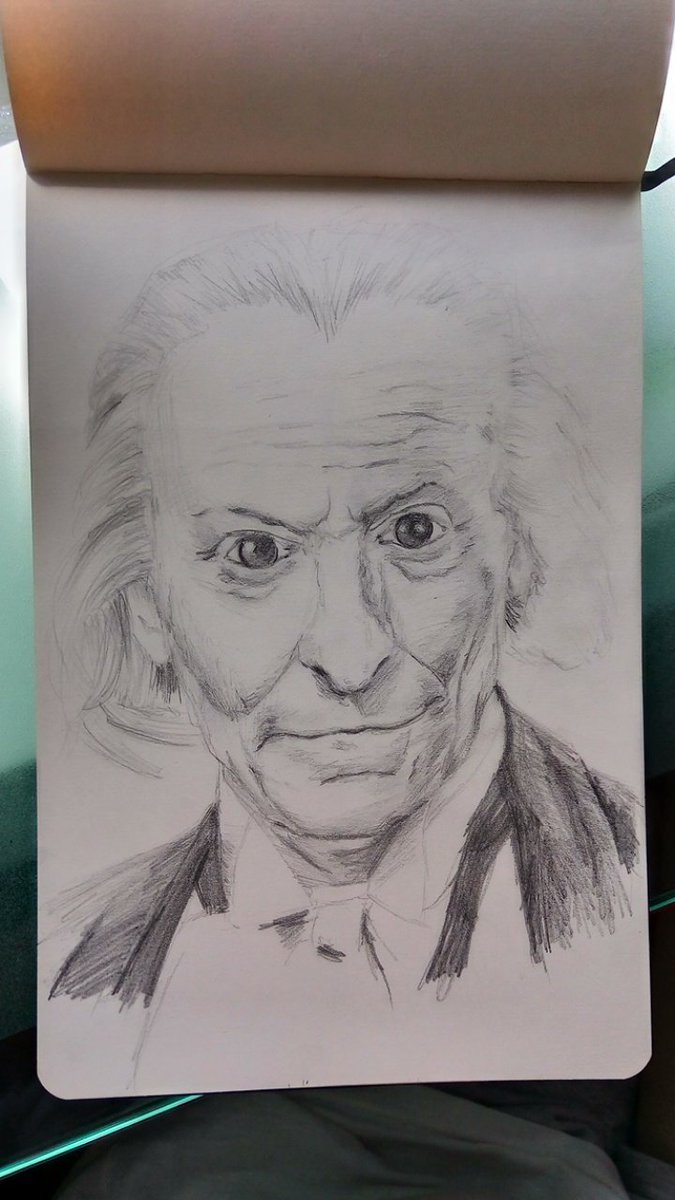 artkul__'s tweet photo. Lo subo tambiรฉn aquรญ por si no tenรฉis Instagram
#DoctorWho #primerdoctor #CienciaFiccion #scifi #scifiart #doctorwho1963 #WilliamHartnell #CaroleAnnFord #portrait #retrato #art #arte #sketch https://t.co/H3QV3pIxLd