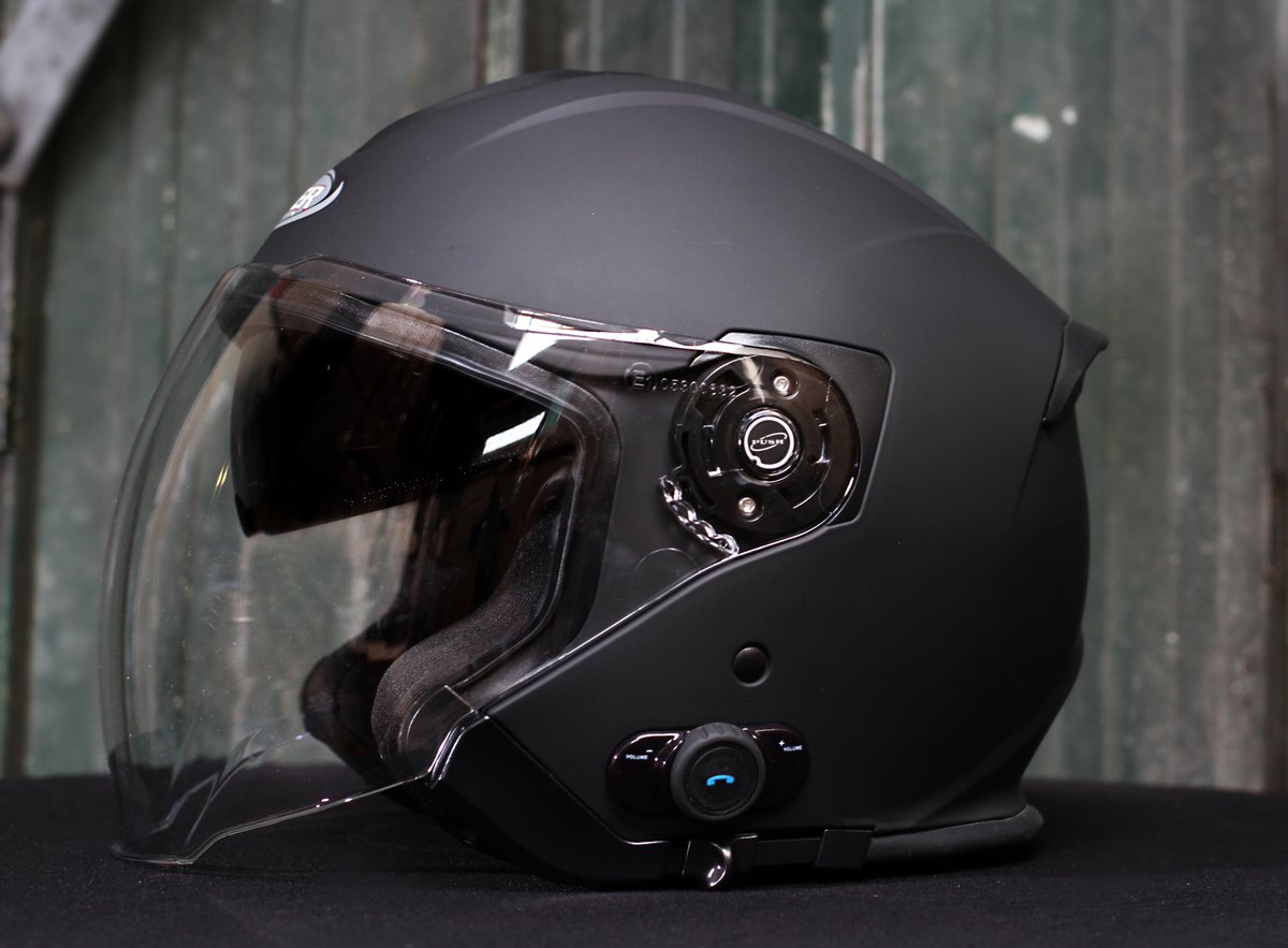 vprmoto's tweet photo. Latest edition to 2 the Viper Helmet Bluetooth range . The RS-V10 Matt Black / Shiny White @mickdawson77 @MSMotorcycles @helmetcityuk @BikeandRider @StourbridgeMC #viperhelmets #vprmoto #bluetoothhelmets https://t.co/g9SRh6sqUF