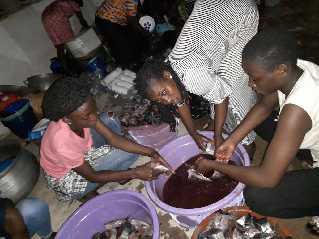 EsperanceNiambi's tweet photo. Les Jeunes Ambassadeurs dans la cuisine. 
#CAMPJACI2019 
@jasrpfci @EphrasieCouliba @AibefMaj @UNESCO @UNICEF_CIV @UnfpaCI @19serge91 @Kambou16280341 @kouadioolivia6 @JeanneSanogo @Faida_juliette @filstia @NguessanPaulAm1 @JyerSteven @JAsSRPF @japfbenin @_Mariemma https://t.co/wwzbWd0GaG