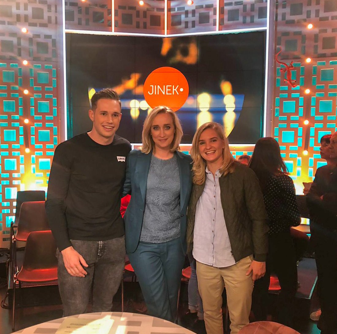 HarrieLavreysen's tweet photo. Gisteren aan tafel bij @JinekLive  vertellen over @vprodebeloften en mijn weg naar @tokyo2020 #evajinek #jinek #vprodebeloften
(vanaf minuut 21:00)
https://t.co/HP1vB6vAAR https://t.co/t5x2VeX1TM