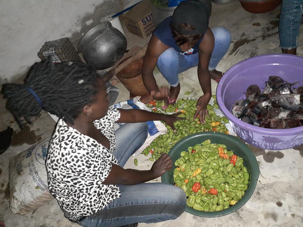 EsperanceNiambi's tweet photo. Les Jeunes Ambassadeurs dans la cuisine. 
#CAMPJACI2019 
@jasrpfci @EphrasieCouliba @AibefMaj @UNESCO @UNICEF_CIV @UnfpaCI @19serge91 @Kambou16280341 @kouadioolivia6 @JeanneSanogo @Faida_juliette @filstia @NguessanPaulAm1 @JyerSteven @JAsSRPF @japfbenin @_Mariemma https://t.co/wwzbWd0GaG