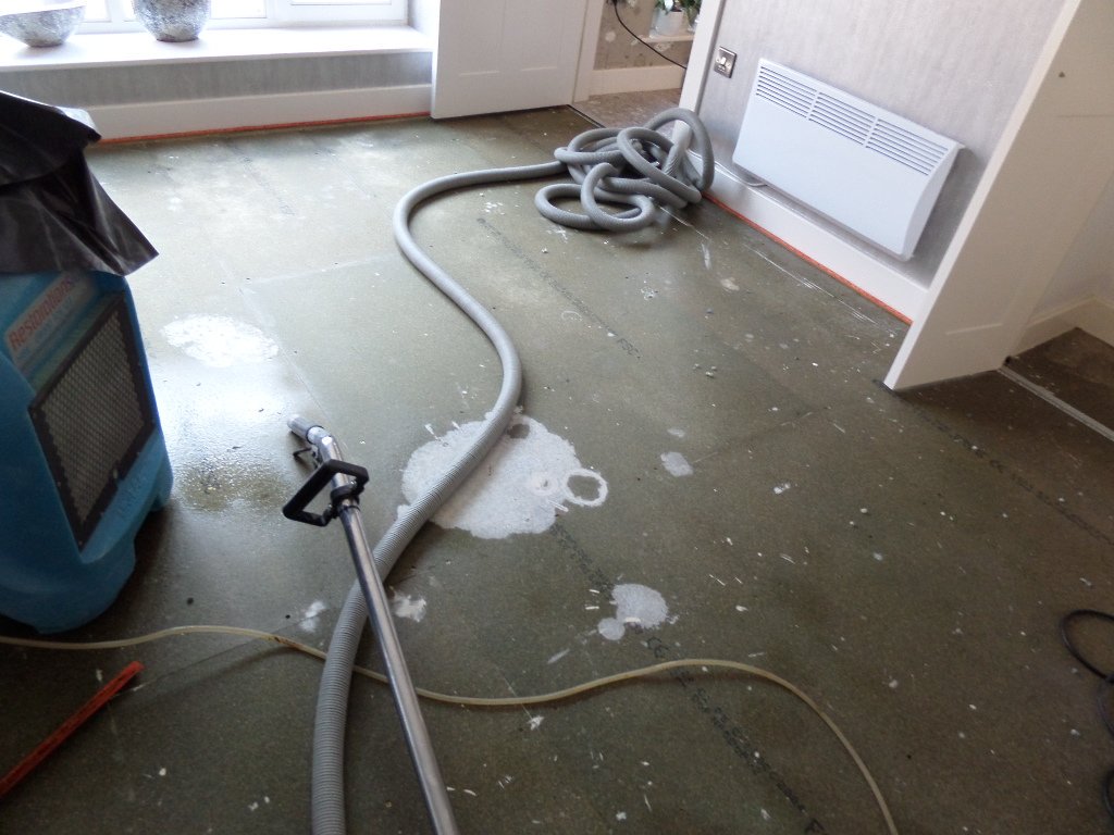 Restorationsuk's tweet photo. #Restorationsuk were called out for an #emergencyflood recently. We extracted the water and installed #drying equipment! #dehumidifierhire #waterextraction https://t.co/MX370K5Obv