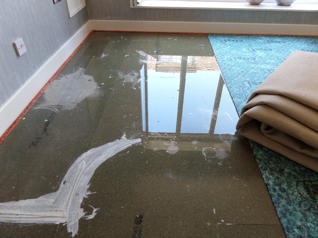 Restorationsuk's tweet photo. #Restorationsuk were called out for an #emergencyflood recently. We extracted the water and installed #drying equipment! #dehumidifierhire #waterextraction https://t.co/MX370K5Obv