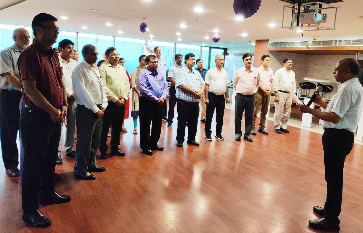 HpclNz's tweet photo. Taking pledge to keep cleanliness as priority.... Swachhta Pakhwada pledge at North Zone office at Delhi.
@Rg03Goel @HPCL @subodhbatra10 
#SwachhBharat https://t.co/ctsThbaBPP