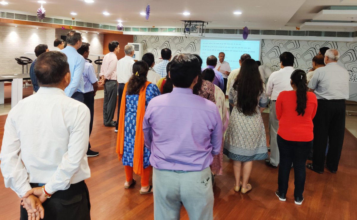 HpclNz's tweet photo. Taking pledge to keep cleanliness as priority.... Swachhta Pakhwada pledge at North Zone office at Delhi.
@Rg03Goel @HPCL @subodhbatra10 
#SwachhBharat https://t.co/ctsThbaBPP