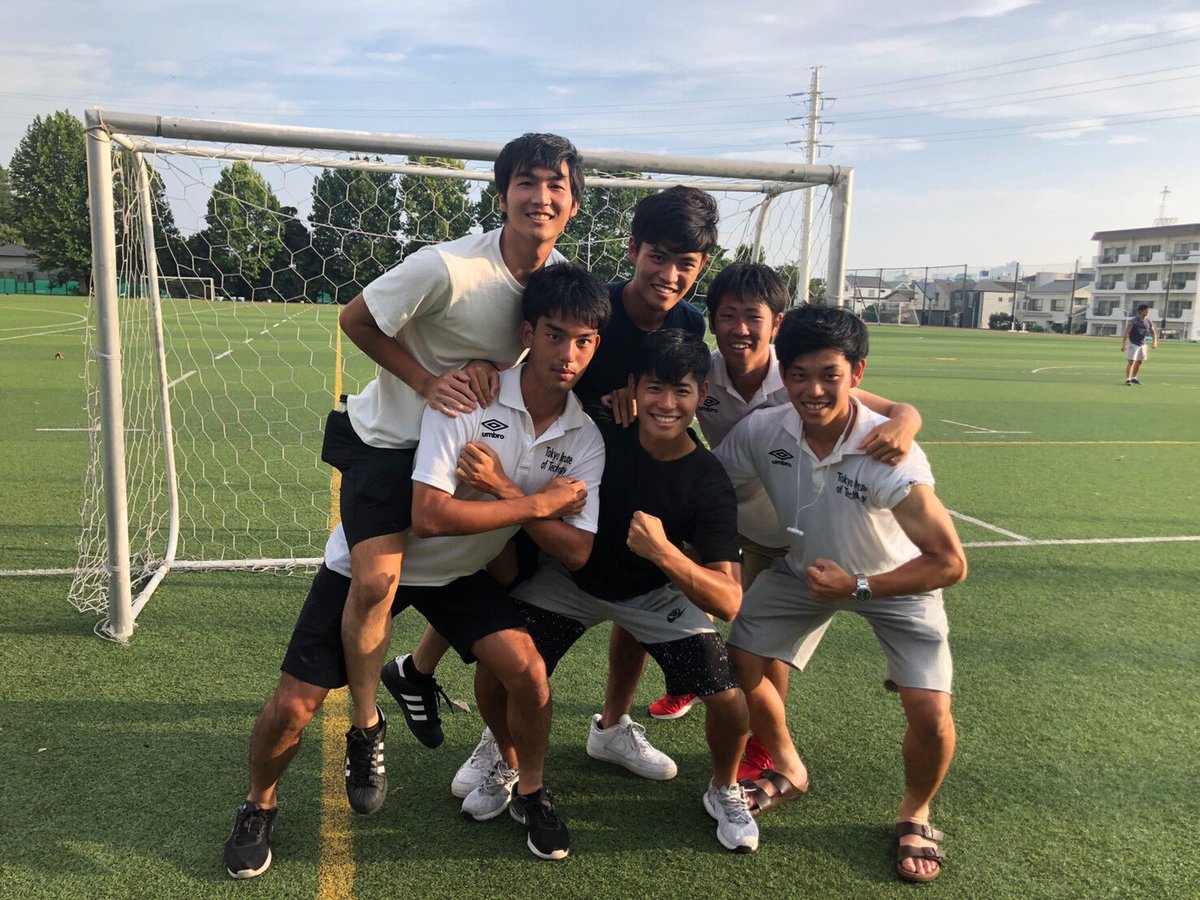 yuuspiral's tweet photo. 毎年恒例合宿後のレアルマドリードポーズ！！
一部分だけども。
3年で半分引退して4年目やってる人少ないけども合宿も院試もお疲れさん！！ https://t.co/GfG9CiVULx