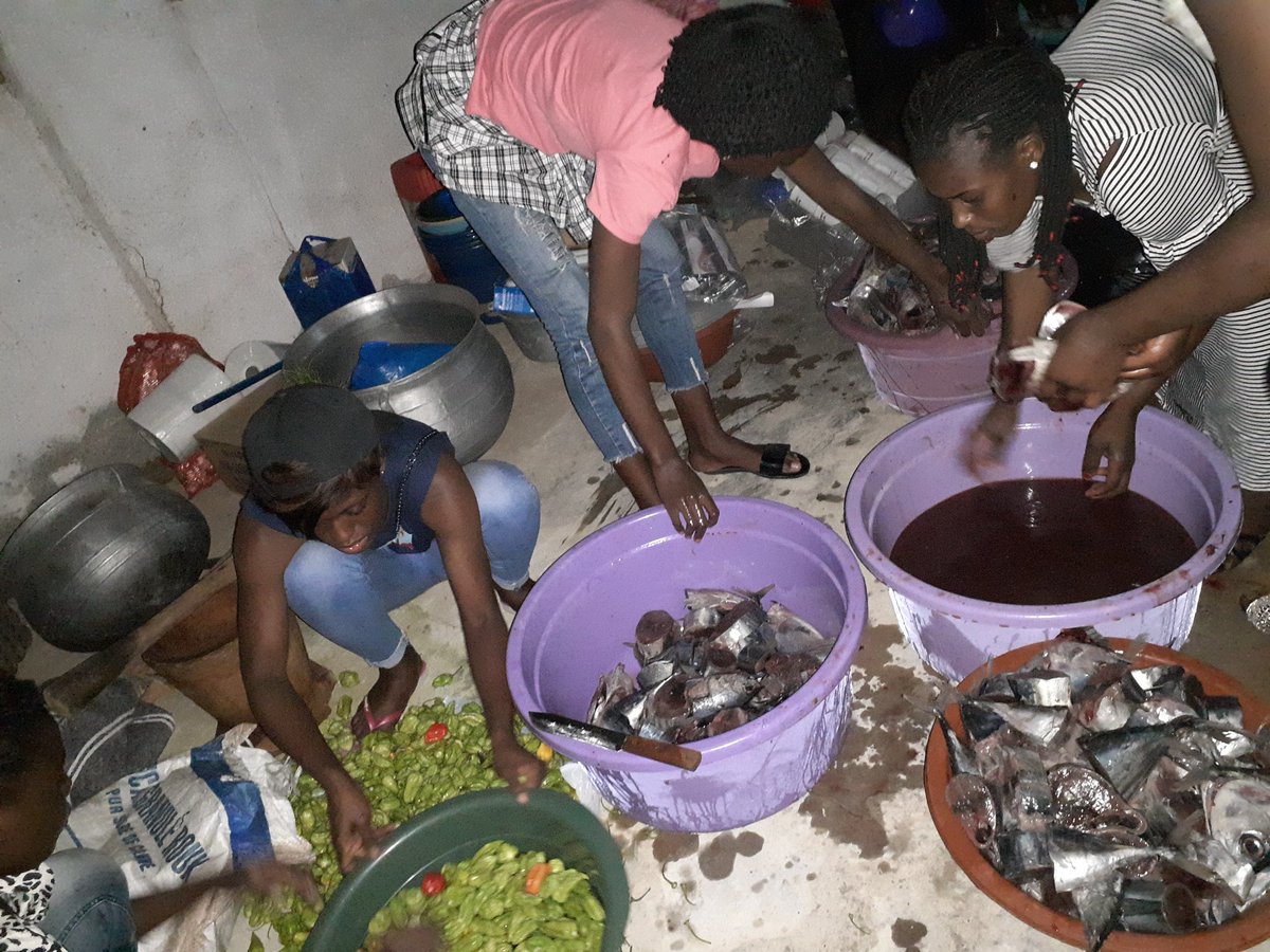 EsperanceNiambi's tweet photo. Les Jeunes Ambassadeurs dans la cuisine. 
#CAMPJACI2019 
@jasrpfci @EphrasieCouliba @AibefMaj @UNESCO @UNICEF_CIV @UnfpaCI @19serge91 @Kambou16280341 @kouadioolivia6 @JeanneSanogo @Faida_juliette @filstia @NguessanPaulAm1 @JyerSteven @JAsSRPF @japfbenin @_Mariemma https://t.co/wwzbWd0GaG