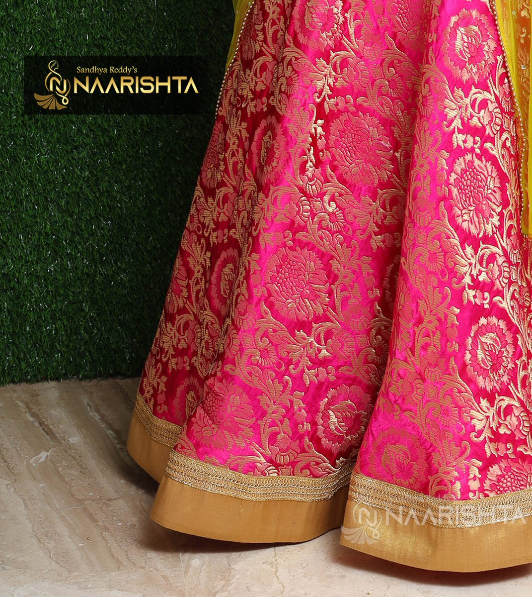 naarishta's tweet photo. Are you Tired of searching for a perfect #Lehenga to wind-up your weekend party? Look gorgeous resplendent in this #Banaras Brocade Lehenga with simple #buti embroidery for crop-top designed at #Naarishta by Mrs. Sandhya Reddy.
For more:https://t.co/BSx6qGGYMk
#croptop #dress https://t.co/Yxne41bw89