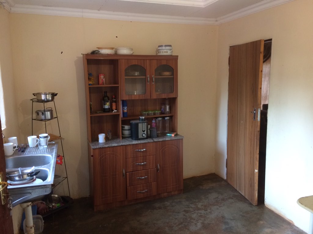 Thakhani_R's tweet image. 7 Room house in Thohoyandou Block J close to Thohoyandou Stadium and Thavhani Mall. R480k (Negotiable)