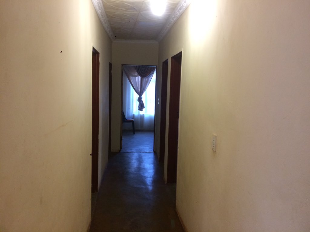Thakhani_R's tweet image. 7 Room house in Thohoyandou Block J close to Thohoyandou Stadium and Thavhani Mall. R480k (Negotiable)